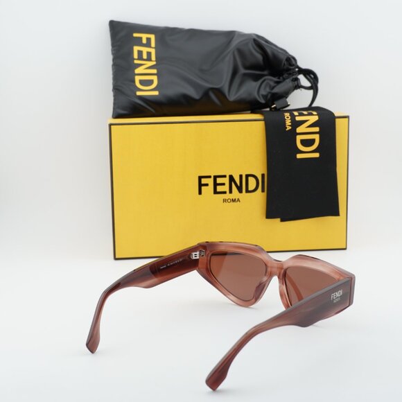 Fendi FE40163U 74S Cat Eye Sunglasses - Striped Pink/Red